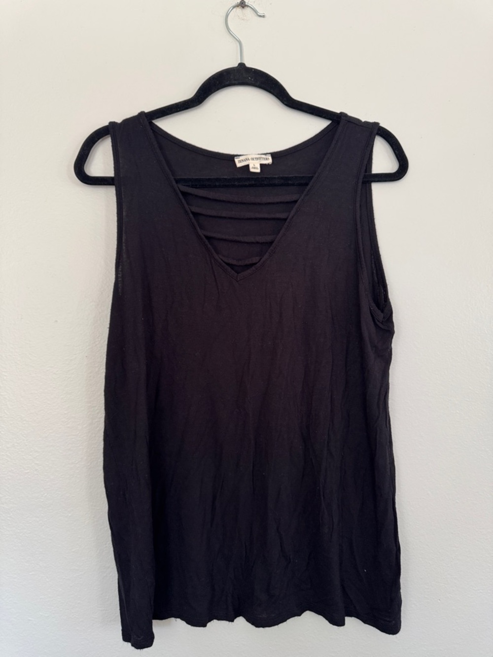 Zenana Outfitters Black V-Neck Tank
